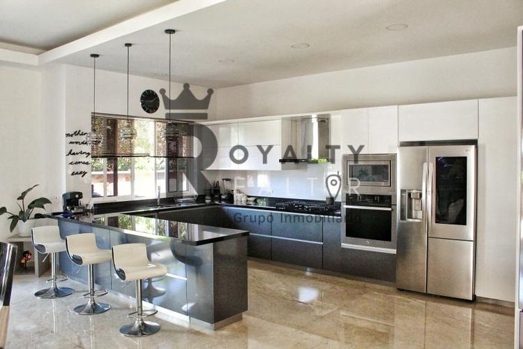 Casa de 4 alcobas en venta en Menzuly, Piedecuesta, 462 m² · foto 4 de 24