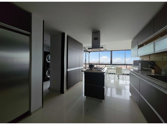 Apartamento de 4 alcobas en venta en Bosque De Pinos, Bogotá, 259 m² · foto 9 de 24