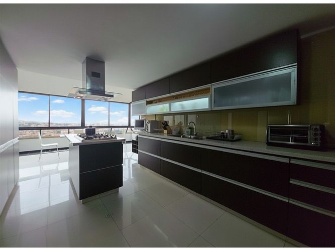 Apartamento de 4 alcobas en venta en Bosque De Pinos, Bogotá, 259 m² · foto 10 de 24