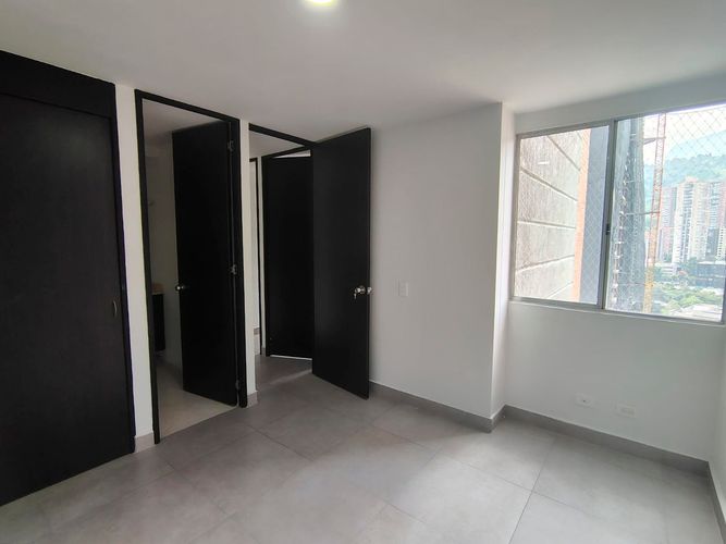 Apartamento de 3 alcobas en venta en El Poblado, Medellín, 73 m² · foto 10 de 13