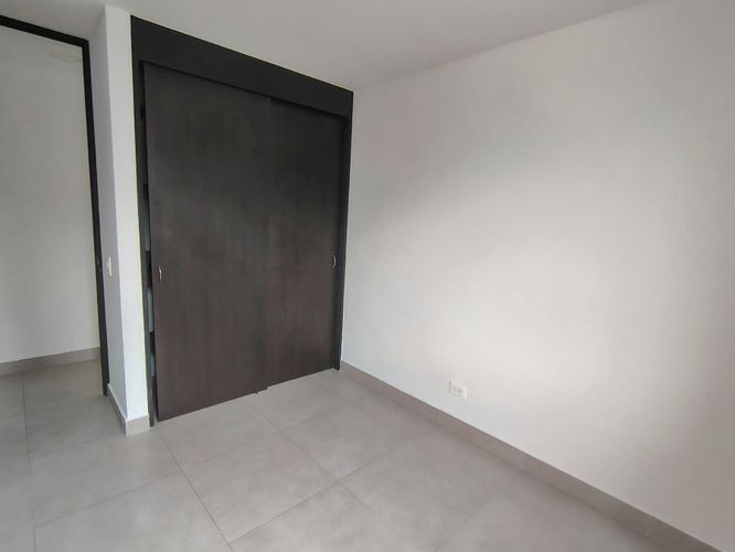 Apartamento de 3 alcobas en venta en El Poblado, Medellín, 73 m² · foto 11 de 13