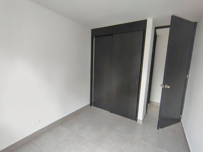 Apartamento de 3 alcobas en venta en El Poblado, Medellín, 73 m² · foto 9 de 13