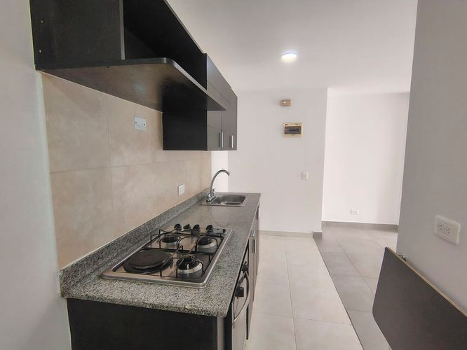 Apartamento de 3 alcobas en venta en El Poblado, Medellín, 73 m² · foto 3 de 13