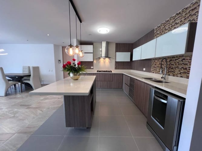 Apartamento de 3 alcobas en venta en Loma Del Esmeraldal, Envigado, 166 m² · foto 3 de 24