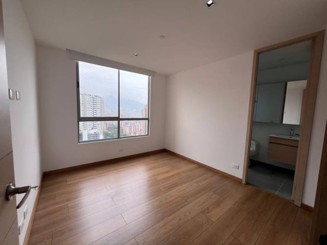 Apartamento de 3 alcobas en venta en Loma Del Esmeraldal, Envigado, 166 m² · foto 19 de 24