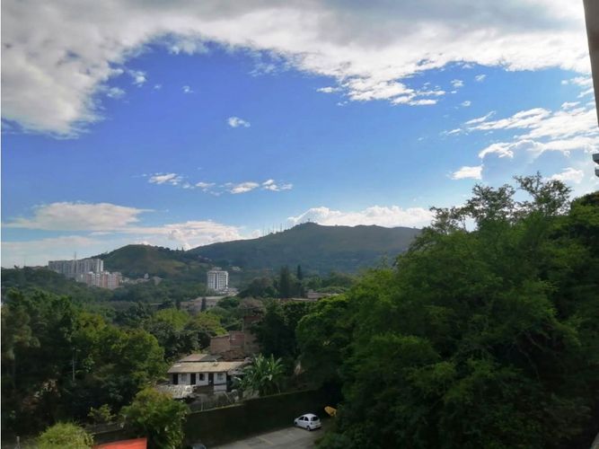 Apartamento de 3 alcobas en venta en La Arboleda, Cali, 232 m² · foto 2 de 24