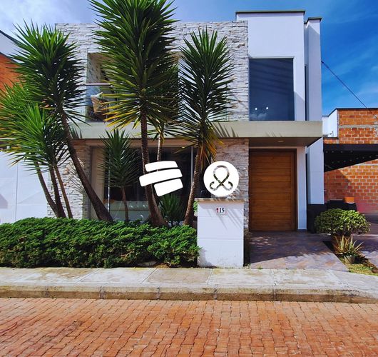 $880.000.000 en Condominio Heliconias