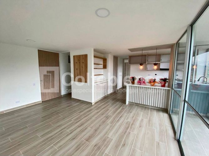 Apartamento de 2 alcobas en venta en El Tambo, La Ceja, 64 m² · foto 2 de 12