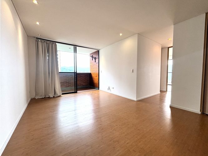 Apartamento de 2 alcobas en arriendo en Loma De Las Brujas, Envigado, 90 m² · foto 2 de 14