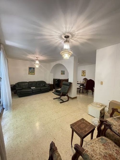 Casa de 3 alcobas en venta en Castropol, Medellín, 204 m² · foto 2 de 24