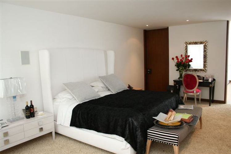 Casa de 4 alcobas en venta en El Refugio, Bogotá, 830 m² · foto 4 de 20