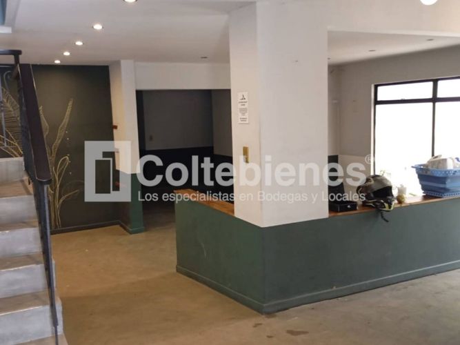 Casa de 19 alcobas en venta en Patio Bonito, Medellín, 560 m² · foto 2 de 24