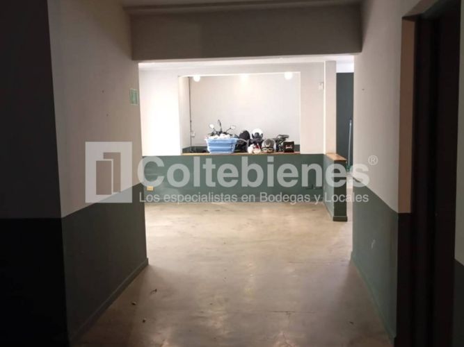 Casa de 19 alcobas en venta en Patio Bonito, Medellín, 560 m² · foto 3 de 24
