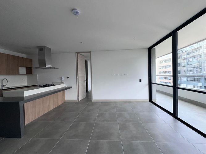 Apartamento de 2 alcobas en arriendo en El Poblado, Medellín, 87 m² · foto 2 de 17