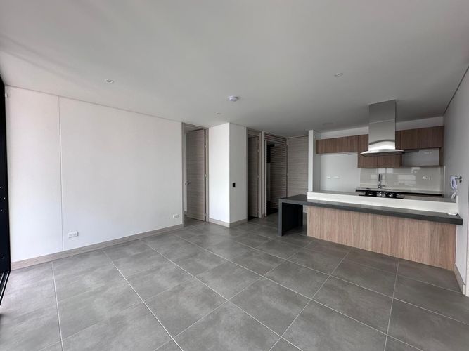 Apartamento de 2 alcobas en arriendo en El Poblado, Medellín, 87 m² · foto 5 de 17