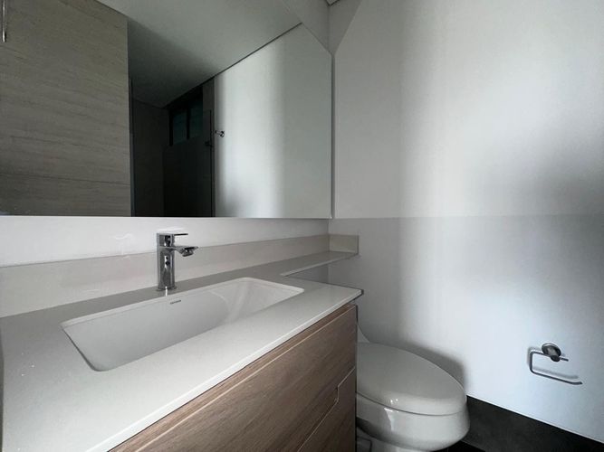 Apartamento de 2 alcobas en arriendo en El Poblado, Medellín, 87 m² · foto 16 de 17