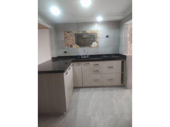 Casa de 4 alcobas en venta en Versalles, Floridablanca, 135 m² · foto 3 de 8