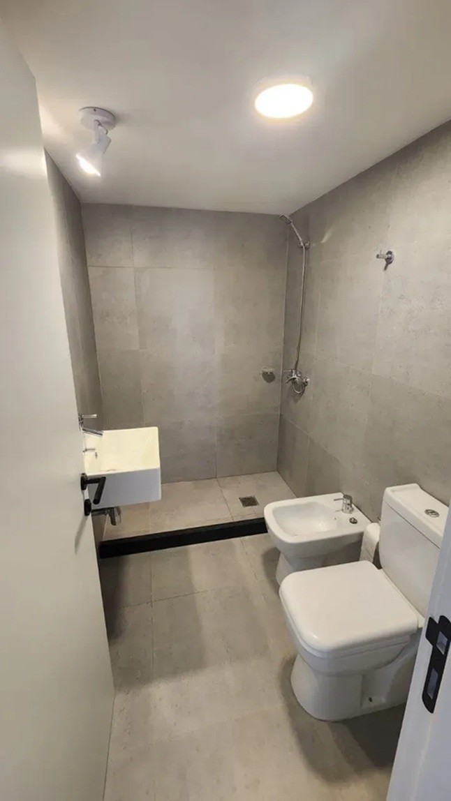 ALQUILER EN EL CENTRO A ESTRENAR DE 2 DORMITORIOS, PISO 4 AL FRENTE, BALCON, COCHERA, SALON COMUN, LAVADERO GYM · Foto 3
