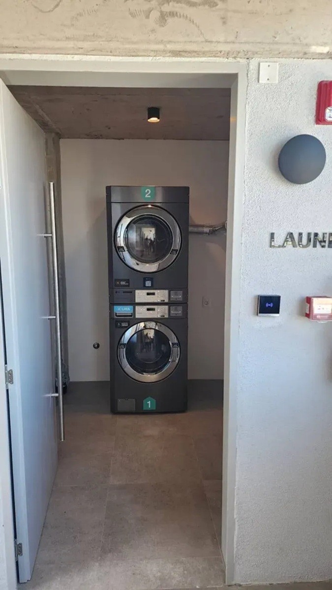 ALQUILER EN EL CENTRO A ESTRENAR DE 2 DORMITORIOS, PISO 4 AL FRENTE, BALCON, COCHERA, SALON COMUN, LAVADERO GYM · Foto 4