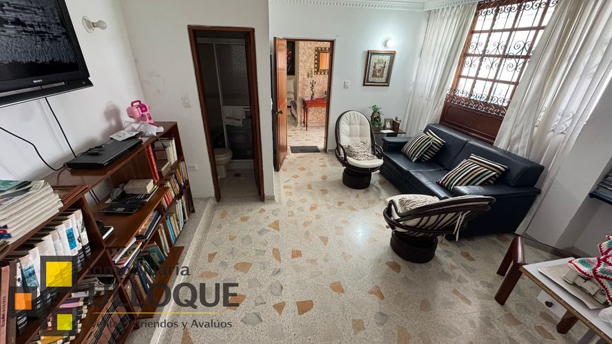 Casa de 5 alcobas en venta en Terrazas, Bucaramanga, 326 m² · foto 2 de 24