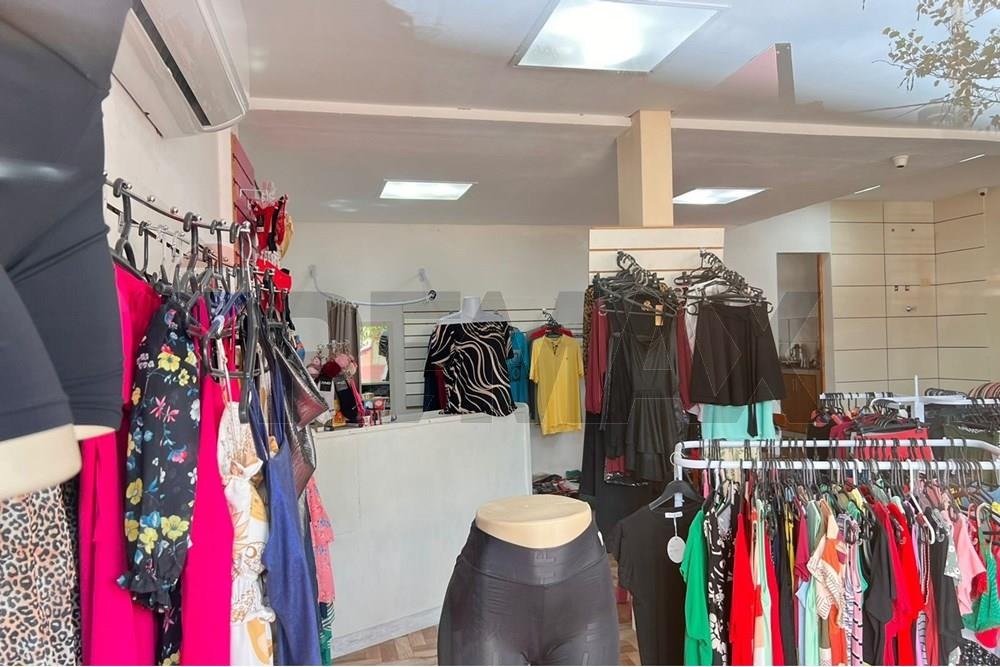 SALON COMERCIAL CON TINGLADO EN FERNANDO SUR EN VENTA — foto 2