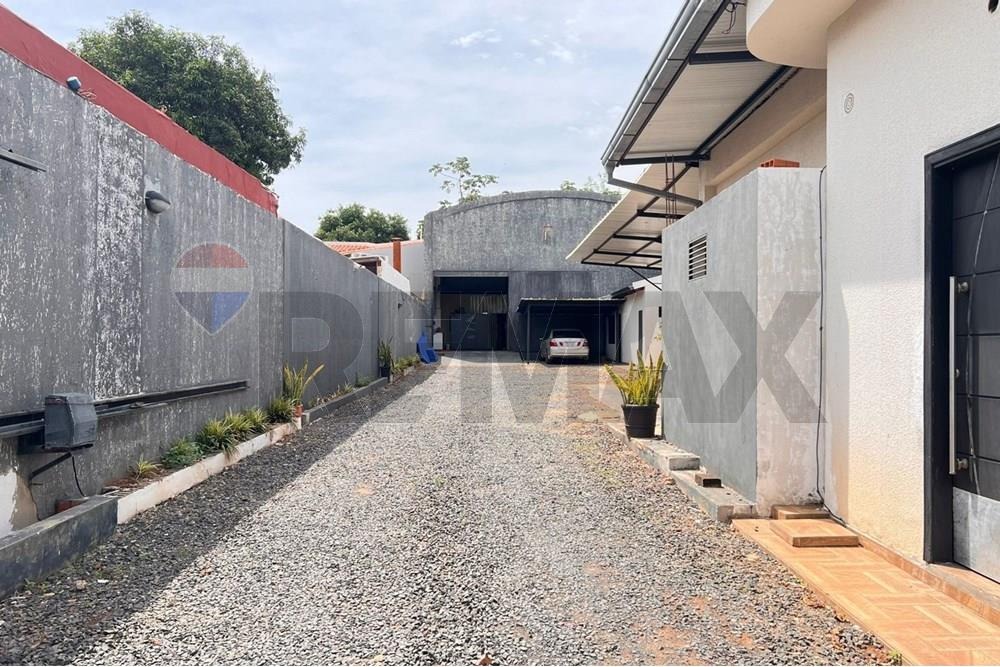 SALON COMERCIAL CON TINGLADO EN FERNANDO SUR EN VENTA — foto 3