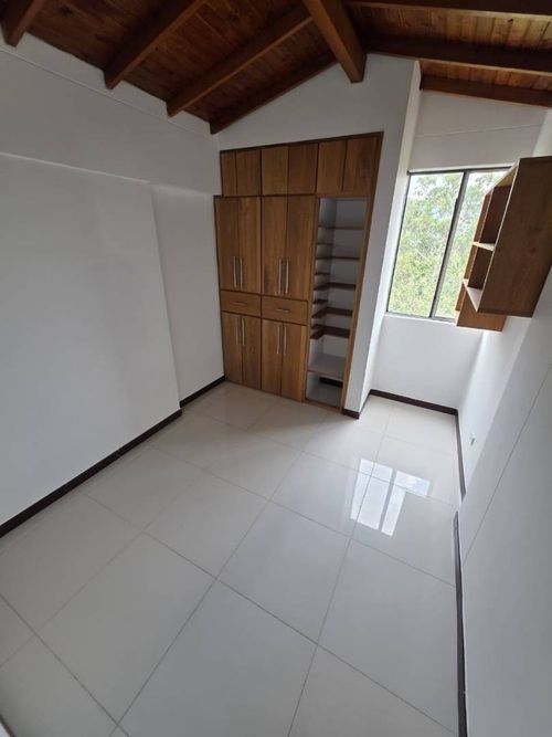 Apartamento en venta en Loma De Los Bernal, Medellín · foto 3 de 17