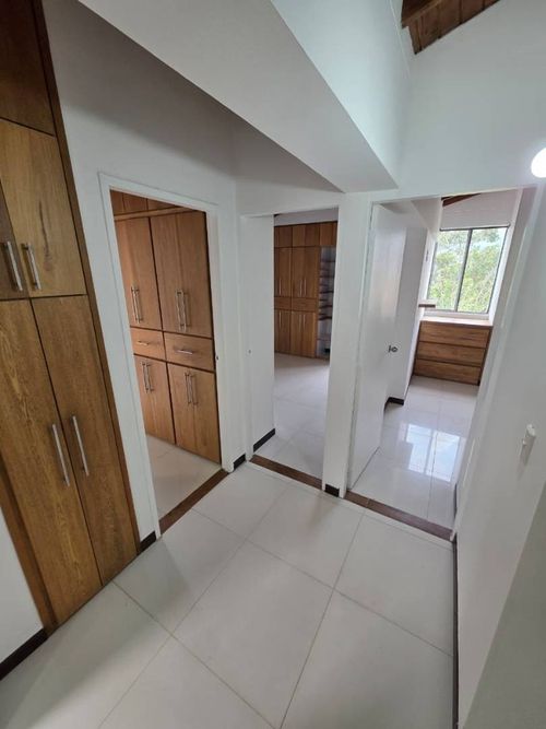 Apartamento en venta en Loma De Los Bernal, Medellín · foto 4 de 17