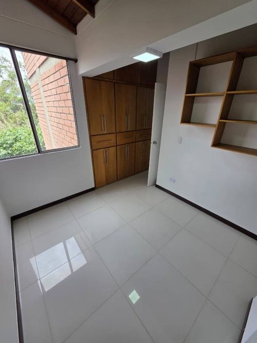 Apartamento en venta en Loma De Los Bernal, Medellín · foto 5 de 17