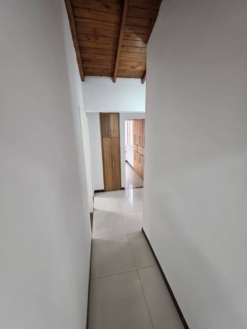 Apartamento en venta en Loma De Los Bernal, Medellín · foto 10 de 17