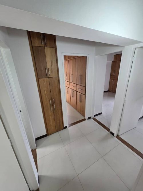 Apartamento en venta en Loma De Los Bernal, Medellín · foto 11 de 17
