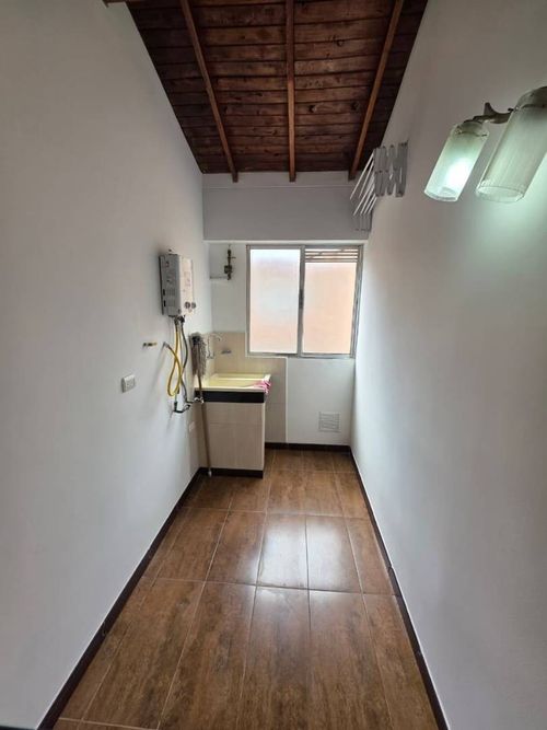 Apartamento en venta en Loma De Los Bernal, Medellín · foto 12 de 17