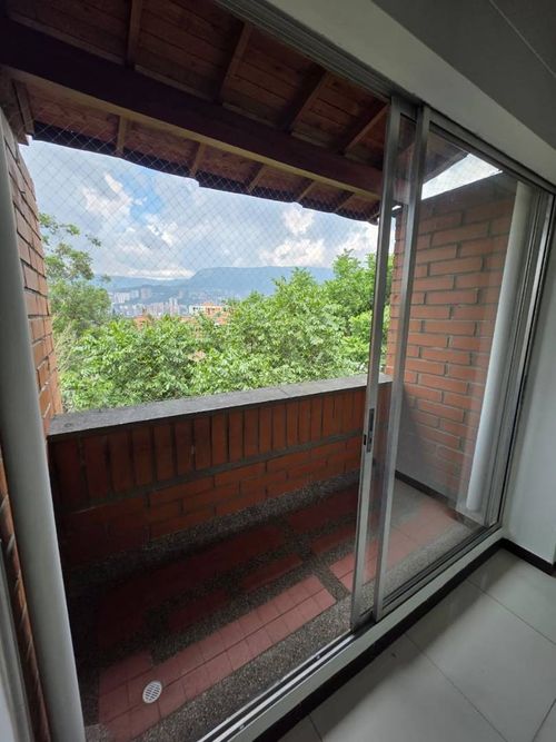 Apartamento en venta en Loma De Los Bernal, Medellín · foto 14 de 17