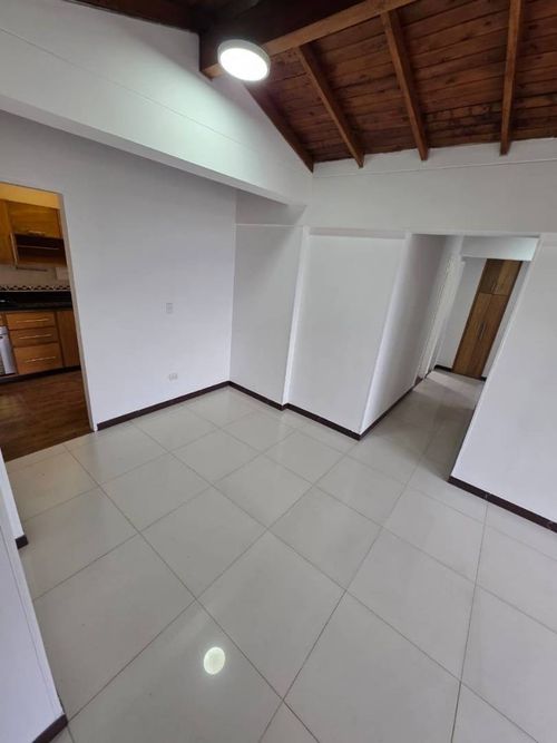 Apartamento en venta en Loma De Los Bernal, Medellín · foto 16 de 17