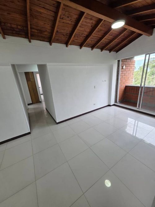 Apartamento en venta en Loma De Los Bernal, Medellín · foto 17 de 17