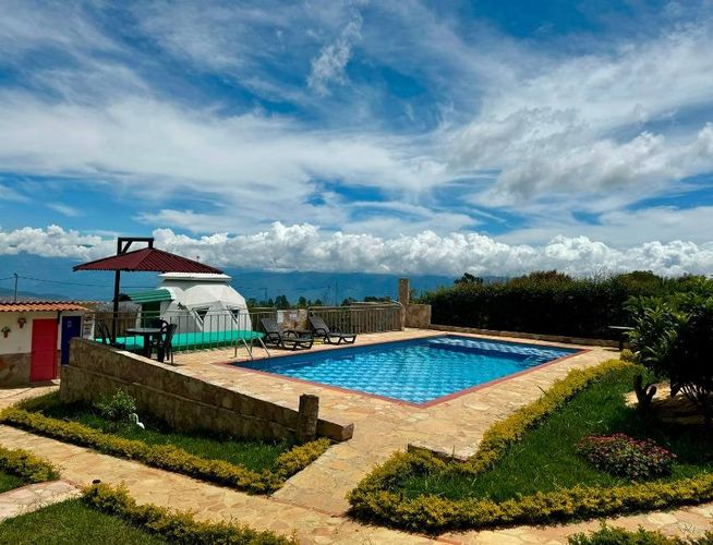 Casa de 4 alcobas en venta en Agua Blanca, Floridablanca, 1000 m² · foto 2 de 13