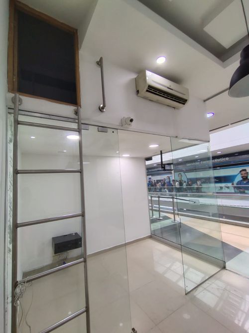 Local en arriendo en La Candelaria, Medellín, 24 m² · foto 7 de 10