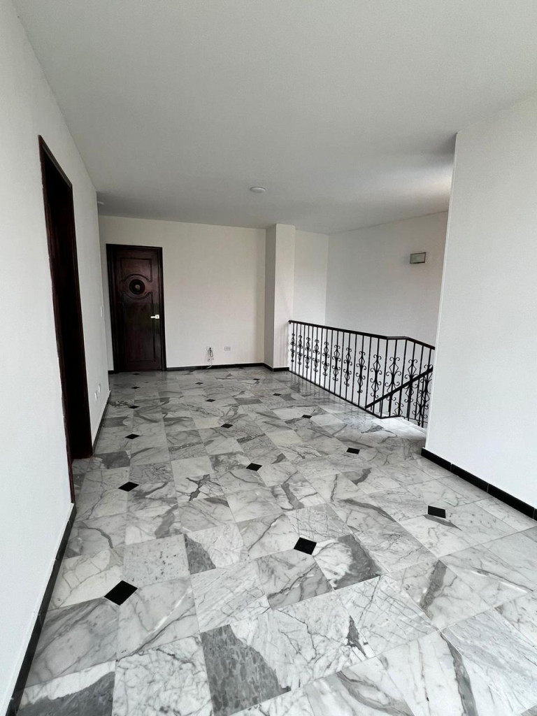 Apartamento en venta en La Arboleda, Cali · foto 3 de 10
