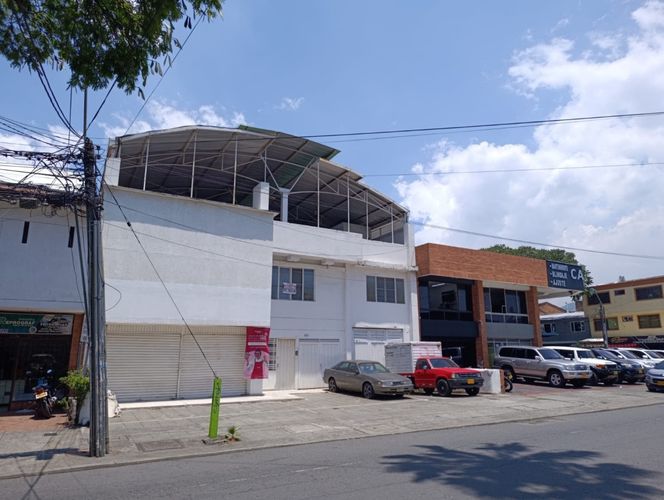 Edificio en arriendo en Champagnat, Cali, 900 m² · foto 2 de 24