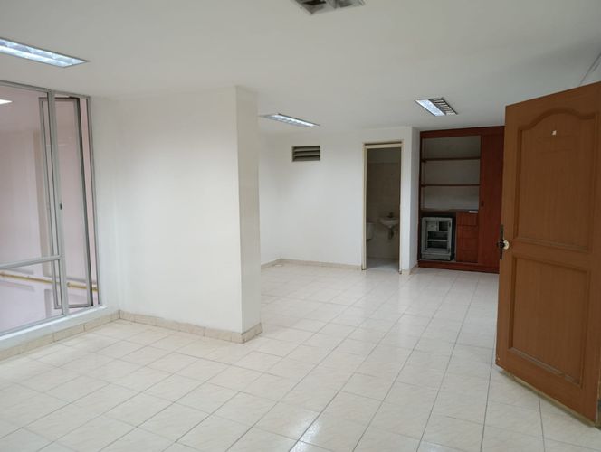 Edificio en arriendo en Champagnat, Cali, 900 m² · foto 10 de 24