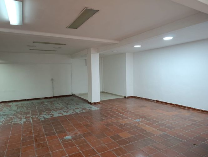 Edificio en arriendo en Champagnat, Cali, 900 m² · foto 14 de 24