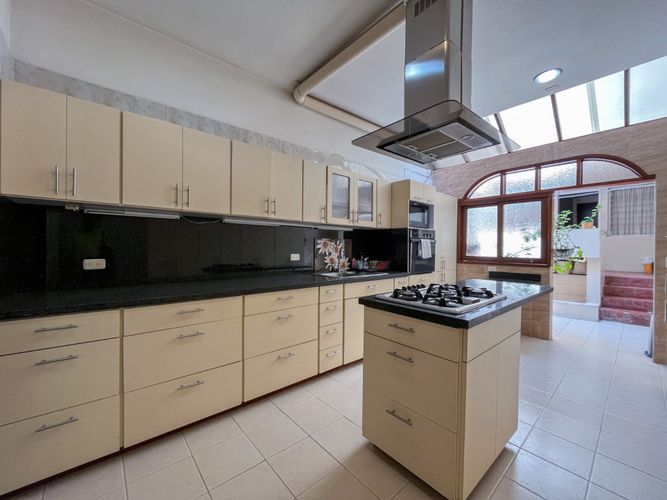Casa de 4 alcobas en venta en Santa Rita, Cali, 393 m² · foto 13 de 24