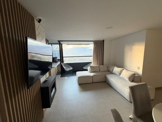 Apartamento de 3 alcobas en venta en Asomadera No.2, Medellín, 87 m² · foto 2 de 20