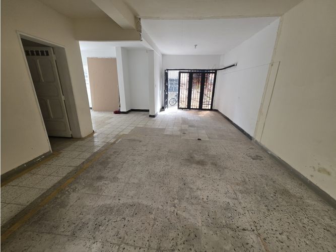 Bodega en arriendo en La America, Medellín, 200 m² · foto 2 de 12