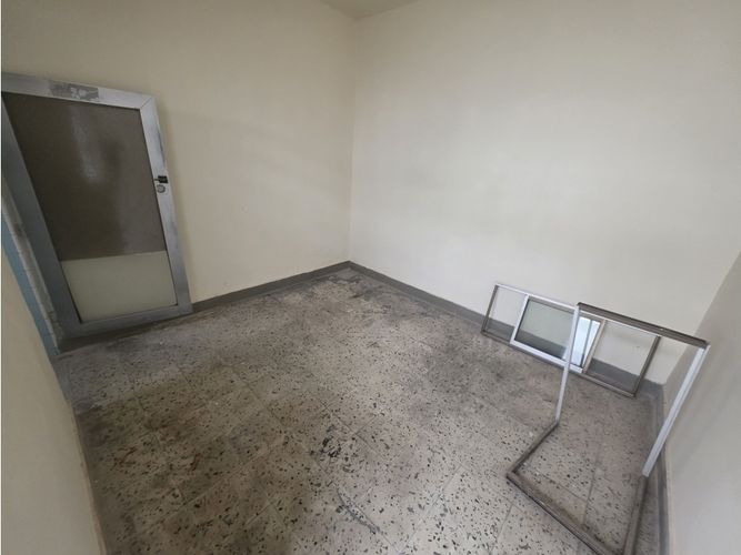 Bodega en arriendo en La America, Medellín, 200 m² · foto 6 de 12
