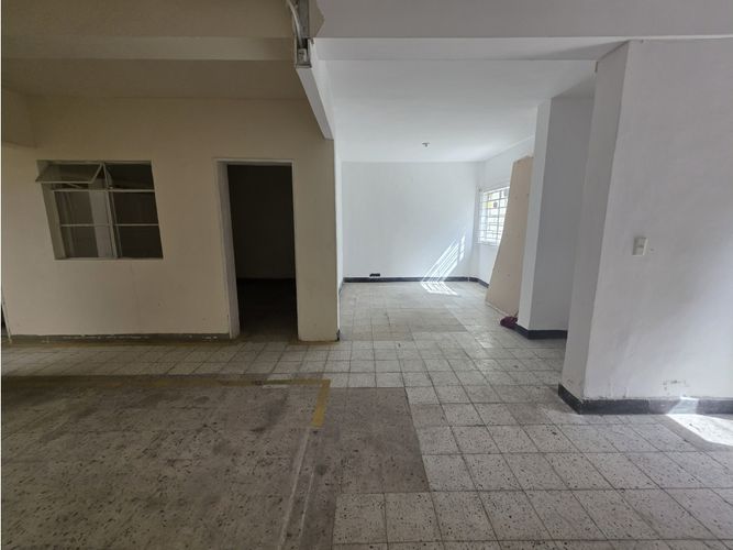 Bodega en arriendo en La America, Medellín, 200 m² · foto 7 de 12