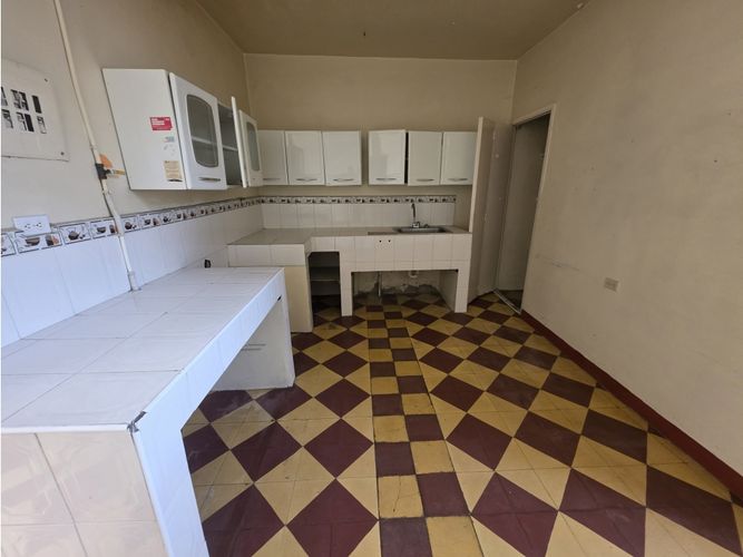 Bodega en arriendo en La America, Medellín, 200 m² · foto 8 de 10