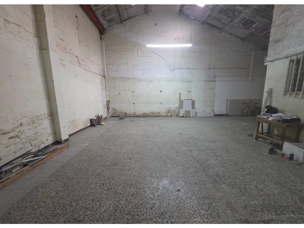 Warehouse for sale in Conquistadores, Medellín
