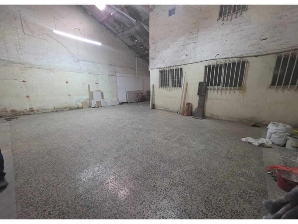 Warehouse for sale in Conquistadores, Medellín 2