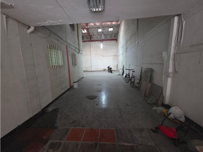 Bodega en venta en Conquistadores, Medellín, 180 m² · foto 6 de 9
